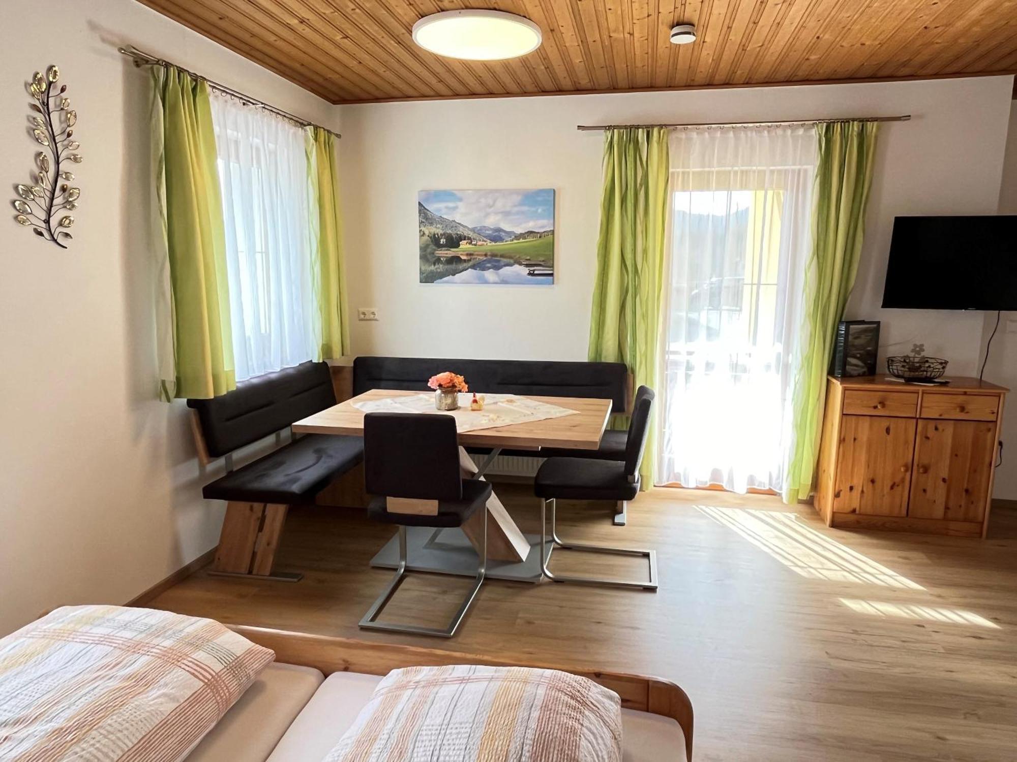 Hotel Gasthof Seeblick Zeutschach ภายนอก รูปภาพ